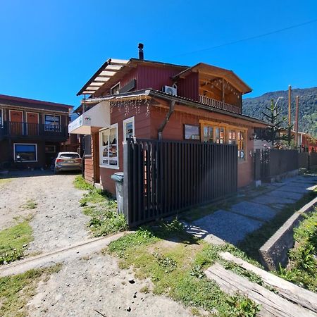 hostal y Cabañas Robinson Puerto Puyuguapi Exterior foto